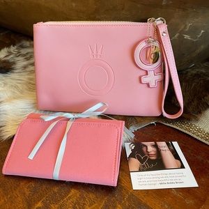 🆕NWT Pandora Me Travel Bag and Wristlet🌺